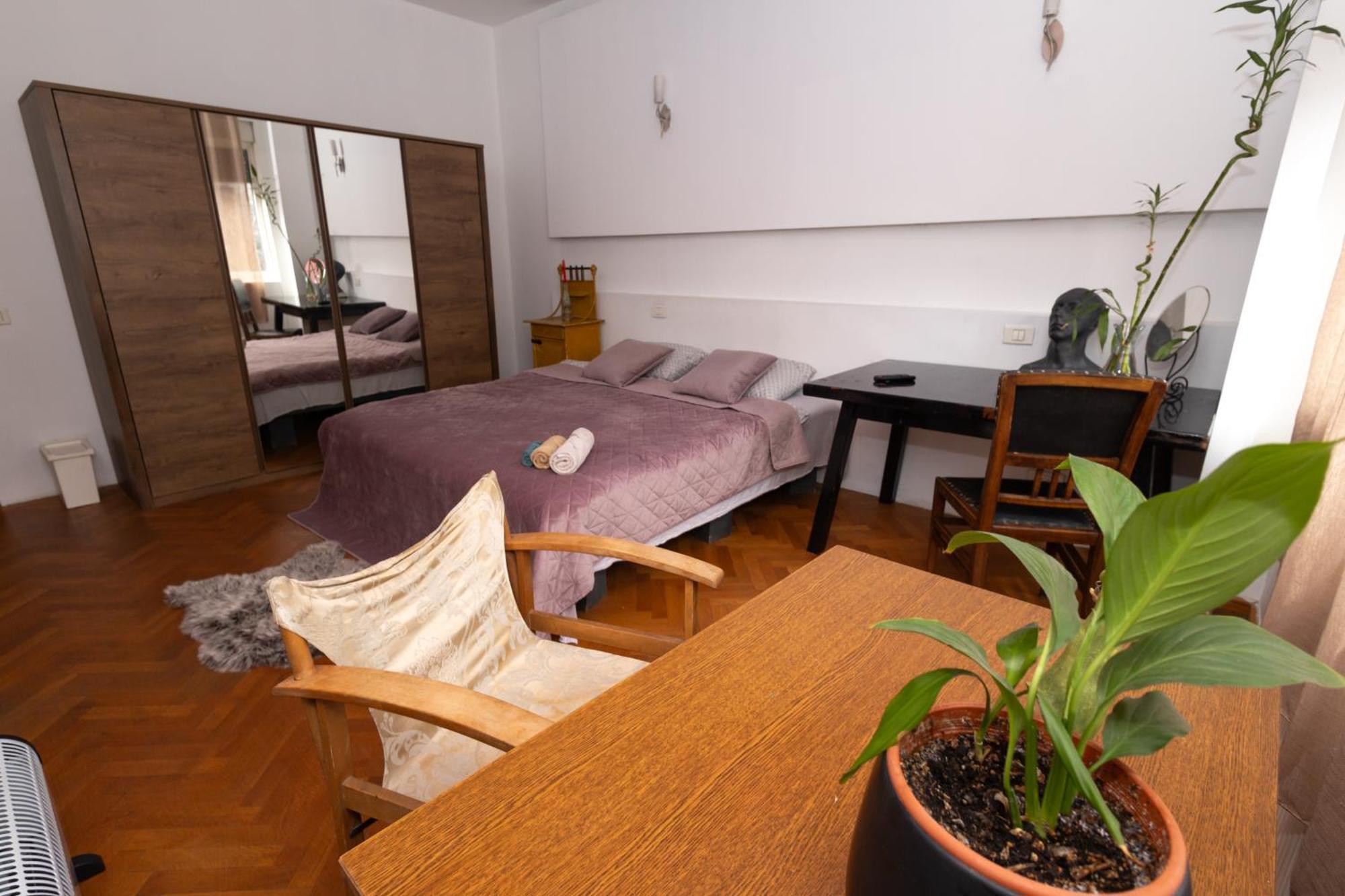 Shared Retro Vintage Luxury Apartment Bukarest Exteriör bild